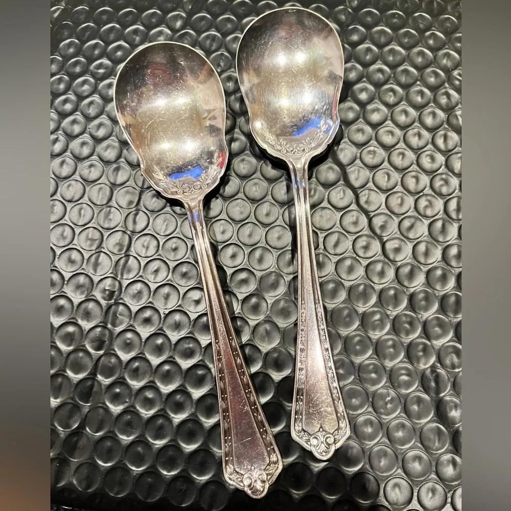 William Wm. Rogers & Son 1915 Hampden set of 2 Silver plated serving spoons VGUC